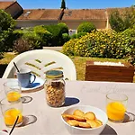 Les Hauts De - De Familiale - Piscine Toute L'annee Vakantiehuis *