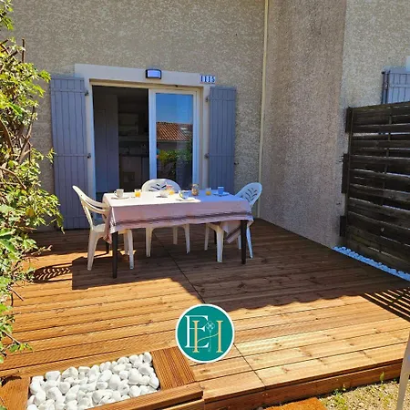 Holiday home Les Hauts De - De Familiale - Piscine Toute L'annee Calvisson