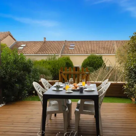 Hébergement de vacances Les Hauts De - Résidence De Familiale - Piscine Toute L'année Calvisson